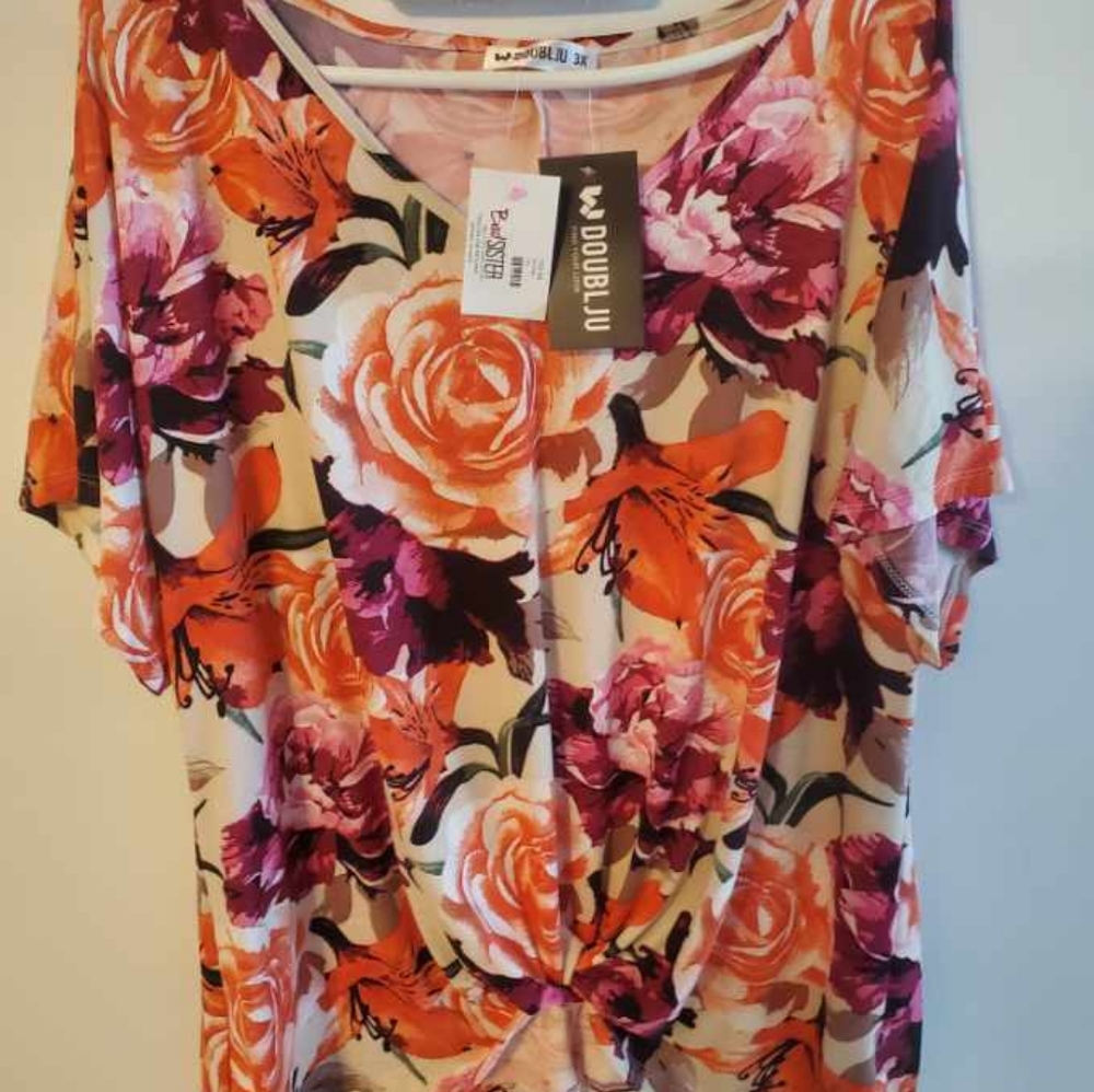 Floral blouse 3xl New with tags